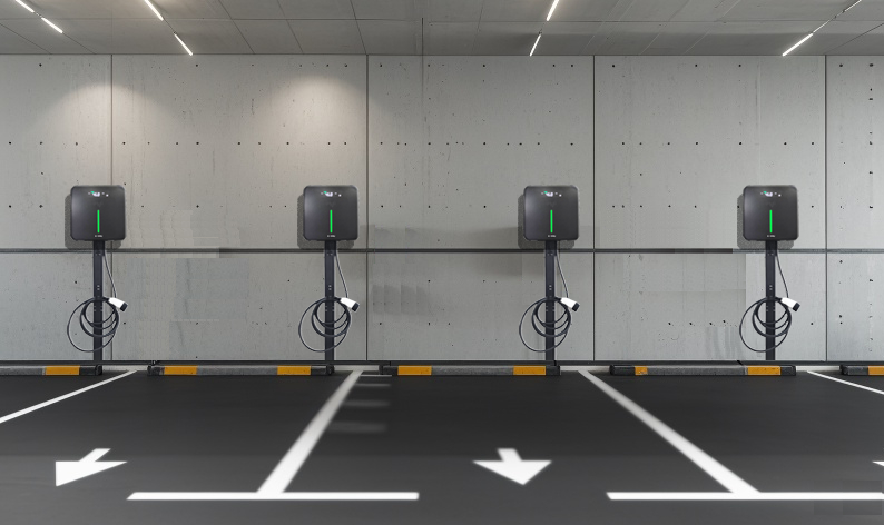 What are the significant implications of Russia's shift towards Chinese charging standards for China's new energy industry?